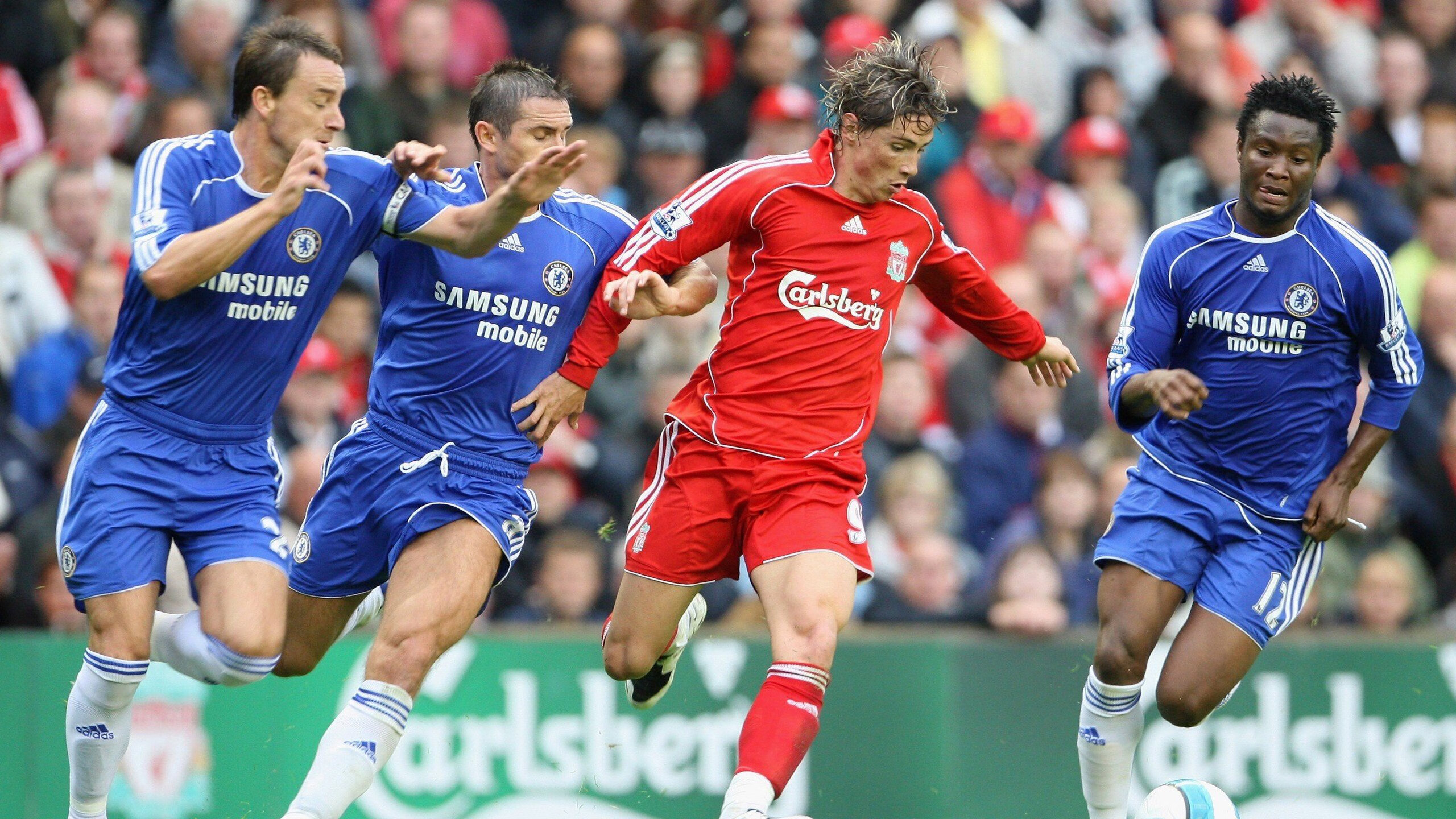 “羽毛球挑战:简阳文体中心赛场精英选手争夺世界之巅”