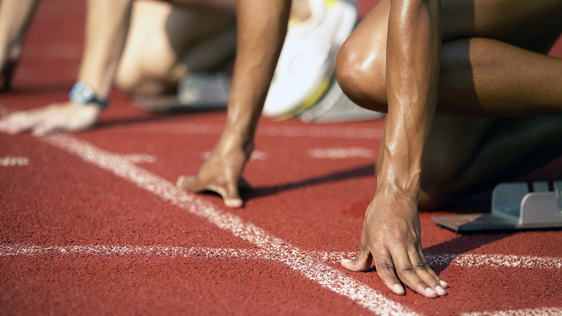 女子4×200米自由泳接力中国队展现团队精神,女子4×200米自由泳接力中国队夺冠
